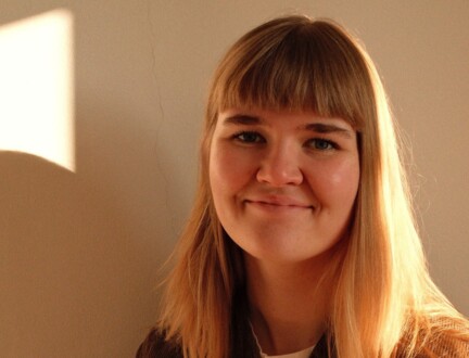 Portræt af smilende kvinde