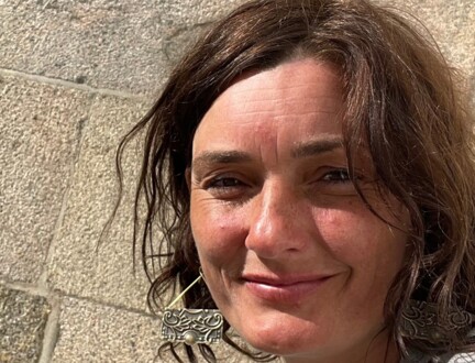 Portræt af smilende kvinde